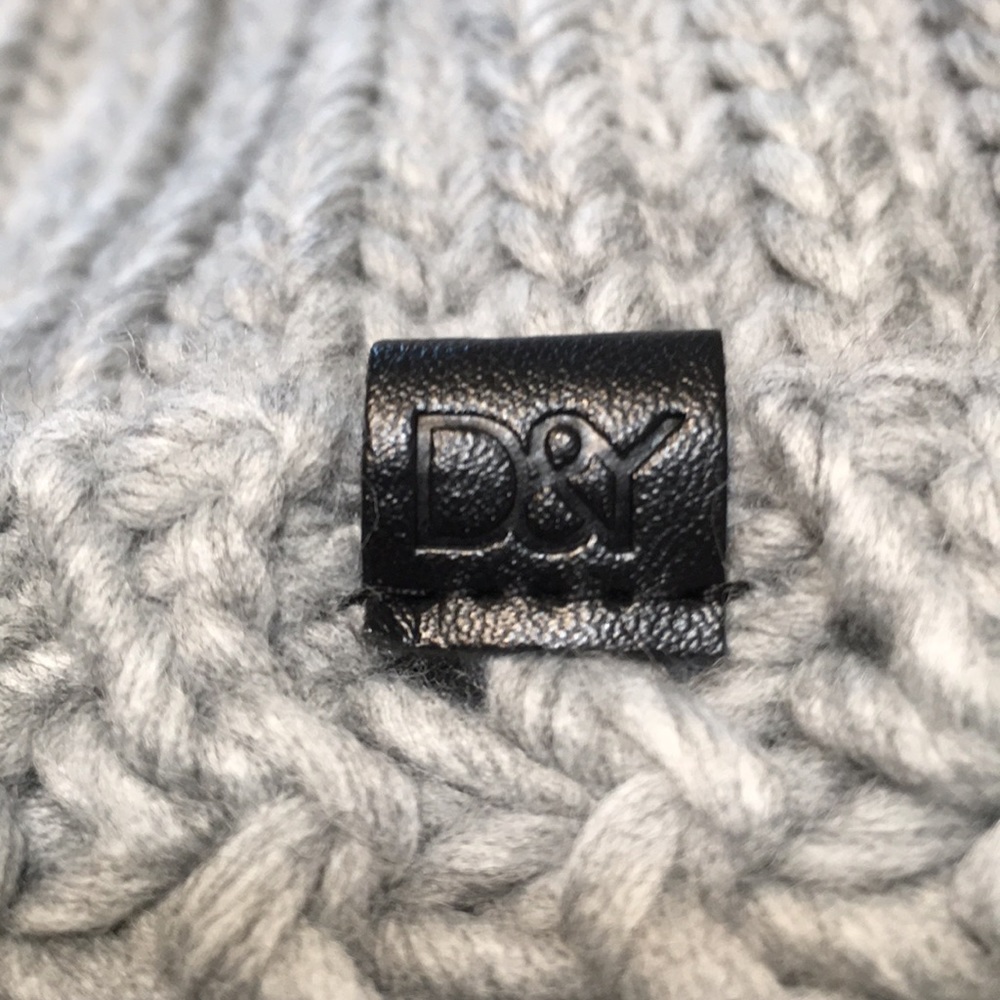Gray hat Pom Pom faux fur - Picture 6 of 10